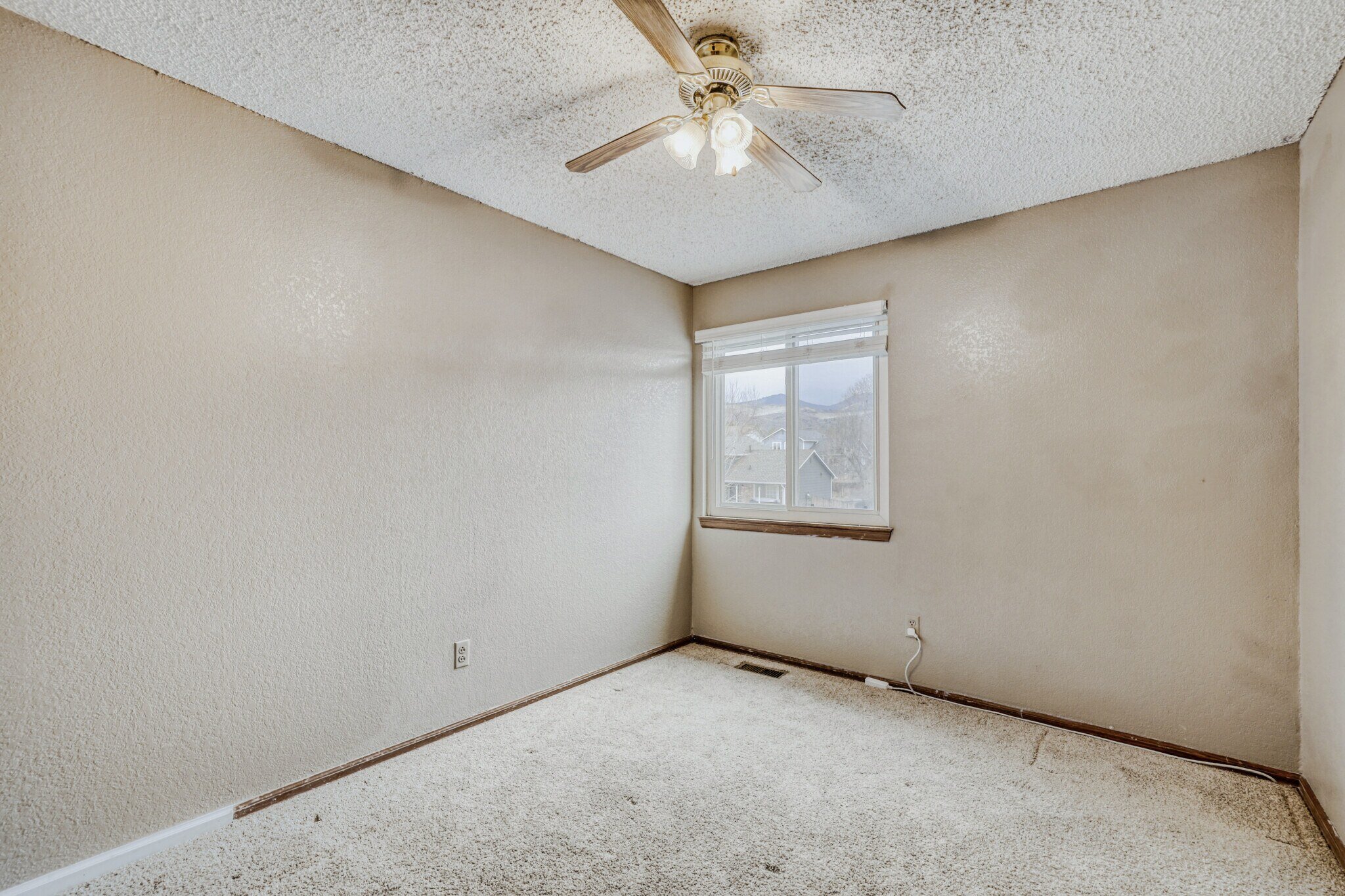 Upper Level Flex Room: Office, Fitness, etc... (no closet)