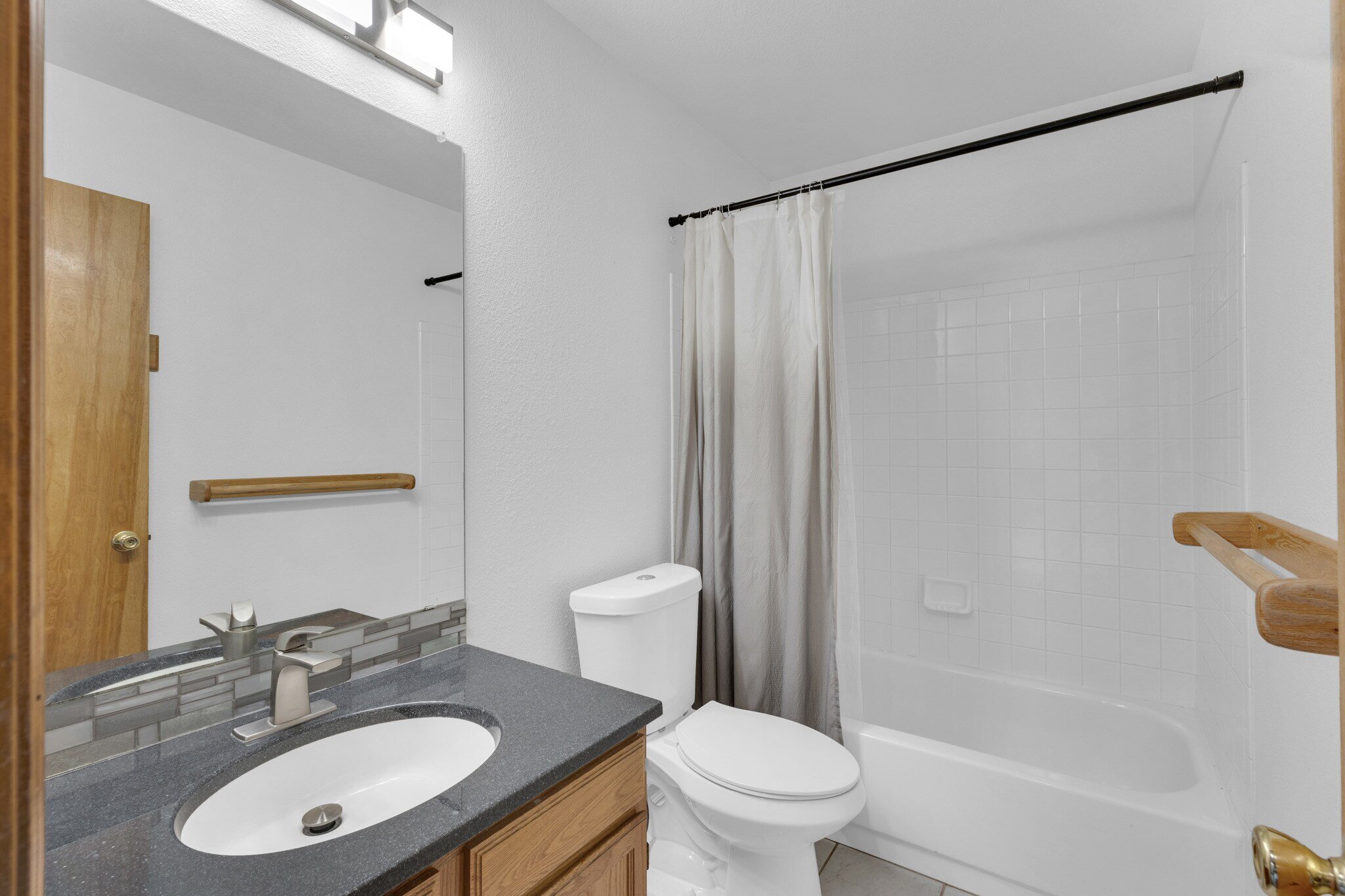 Full Guest Bath Upper Level
