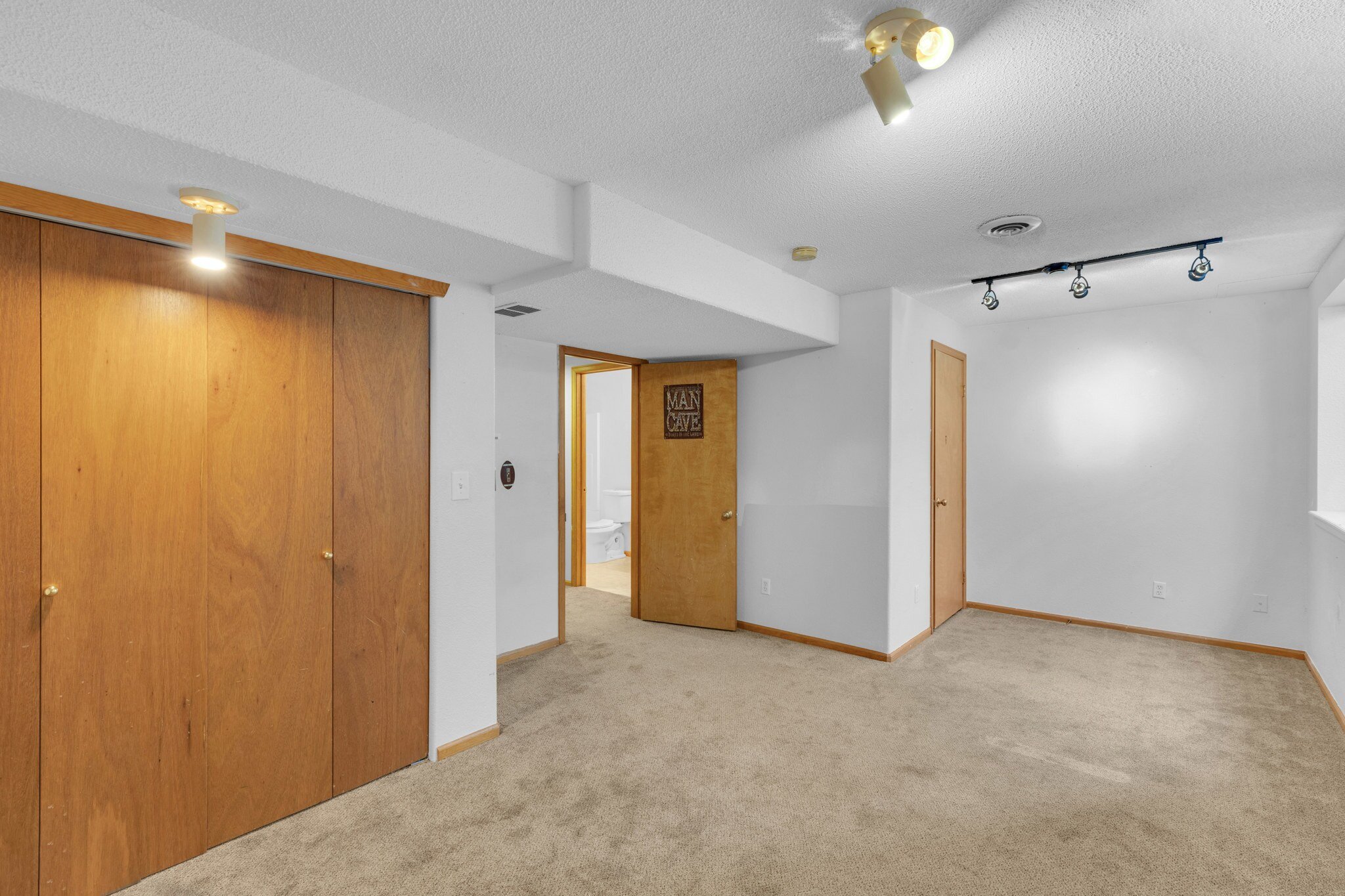 Huge Bedroom #4_Basement