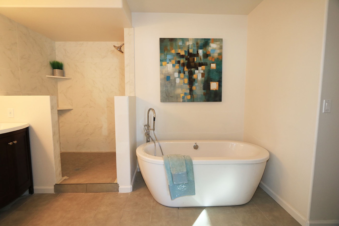 Free standing tub!