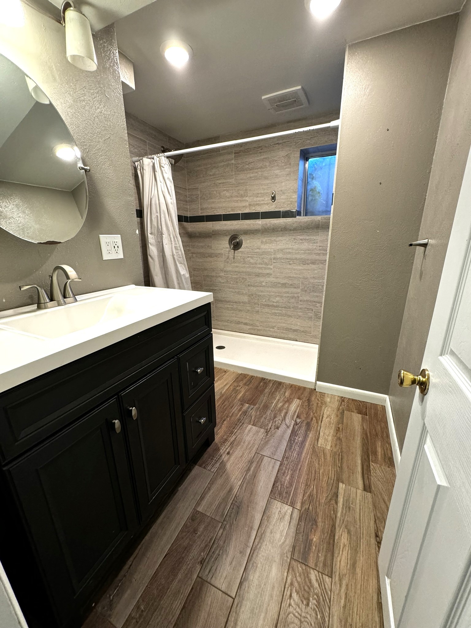 Beautifully Updated Basement Bath