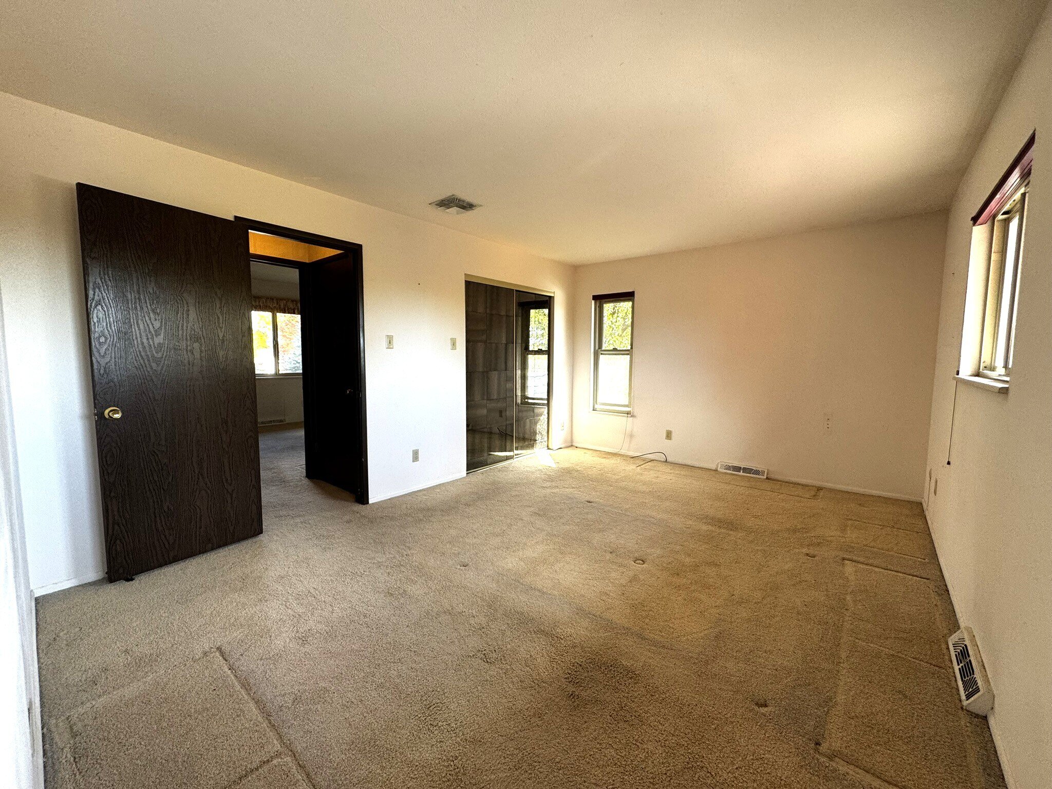 Large Primary Bedroom w/ Walk-In Closet