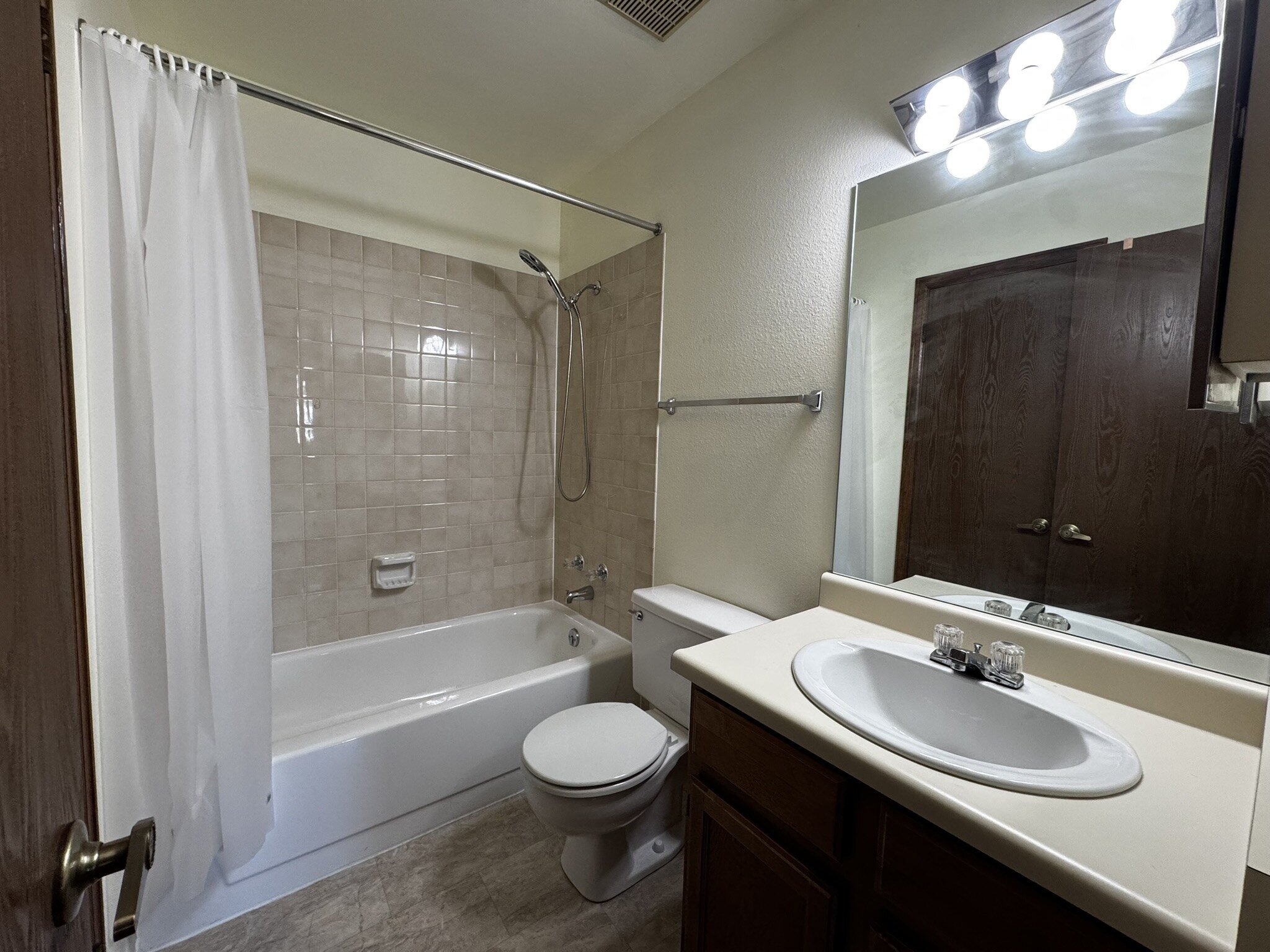 Upper Full Bathroom