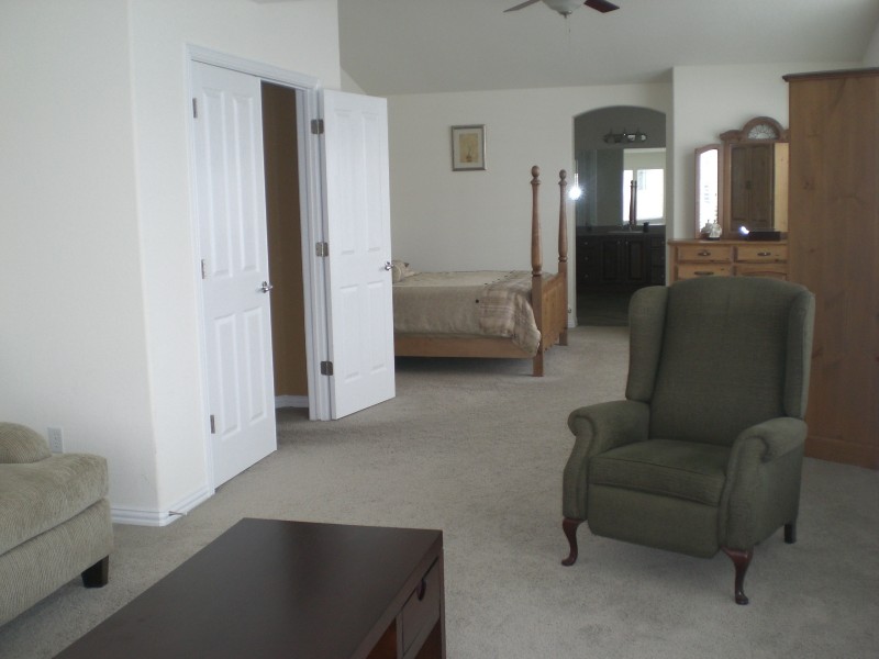 Master Retreat! Sitting room, 5 piece bath and vaulted ceilings!