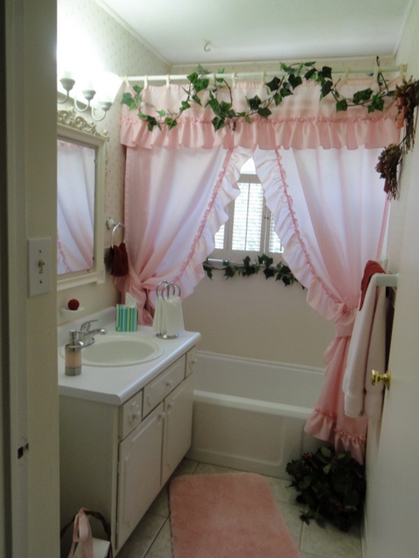 Main floor full bath!