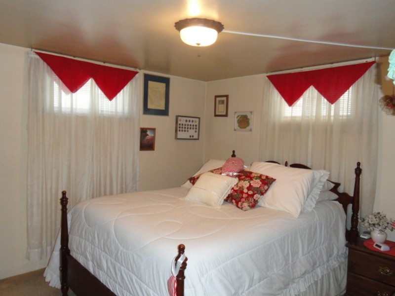 Lower level bedroom with above ground windows!
