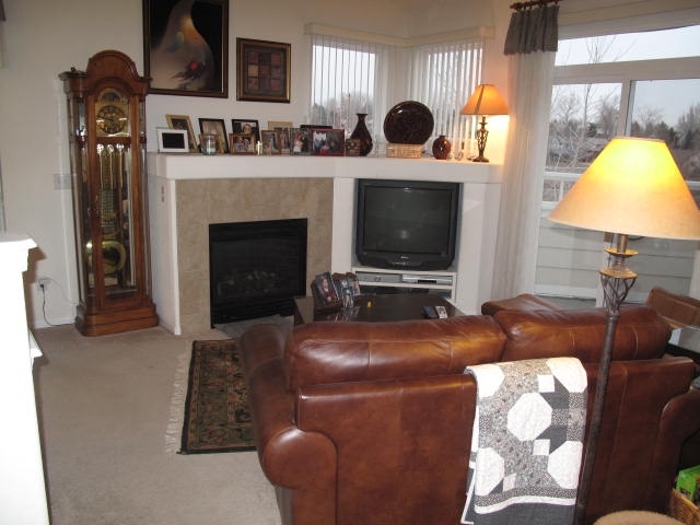 b-living room