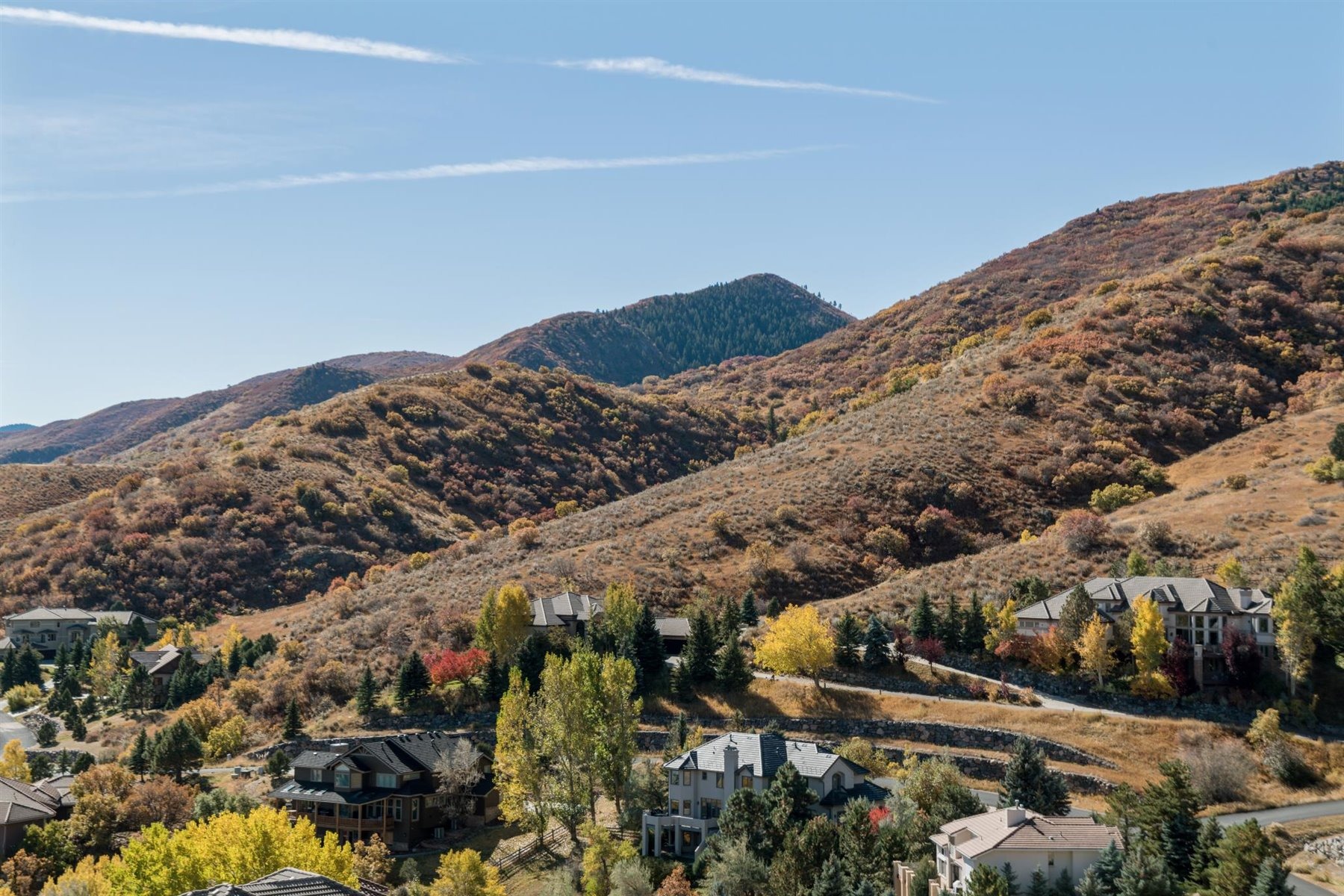 800 acres of private trails for hiking and biking