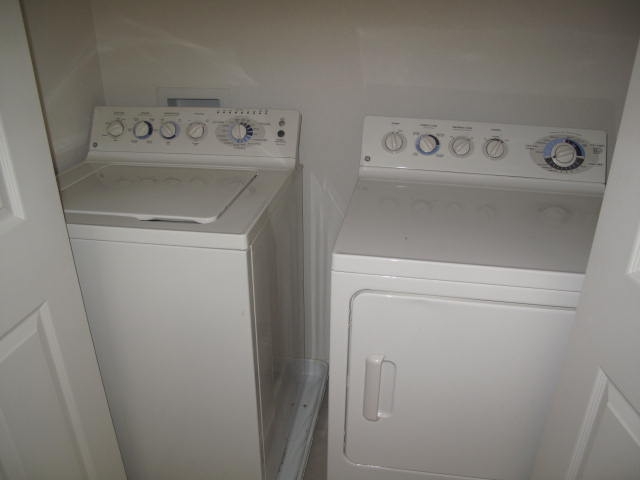 18-upper floor laundry