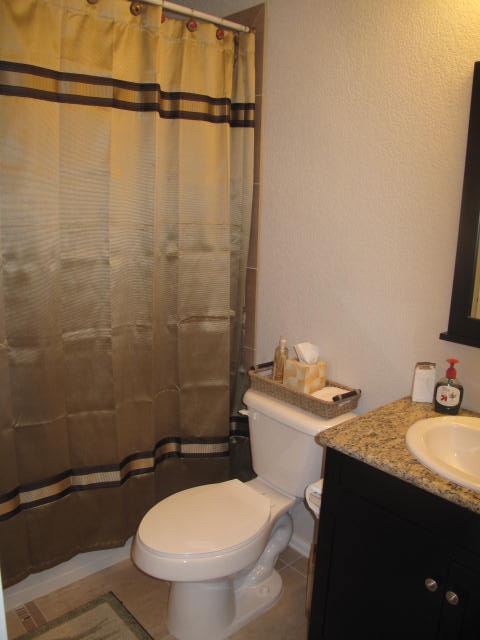 14-full guest bath