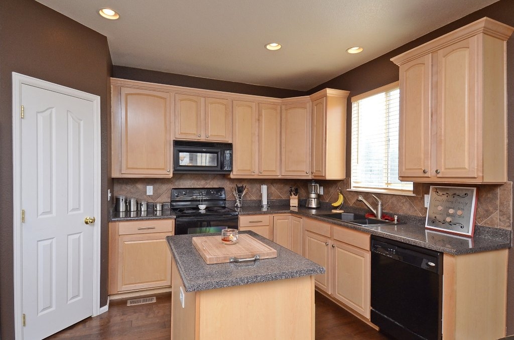 Kitchen 2.jpg