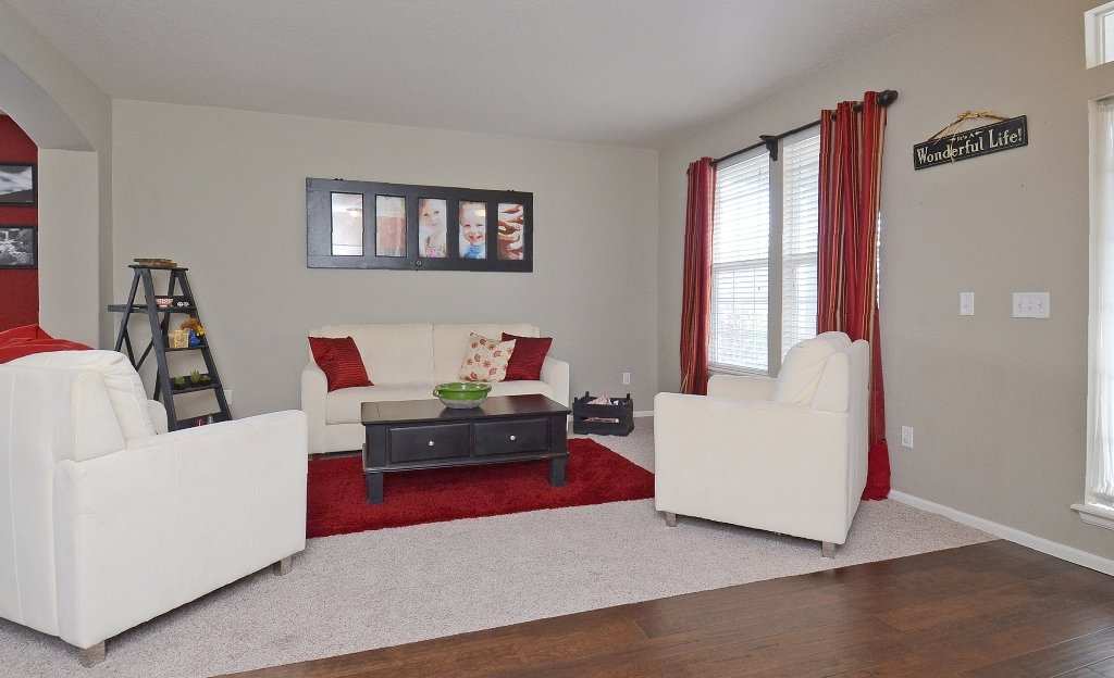 Living Room 2.jpg