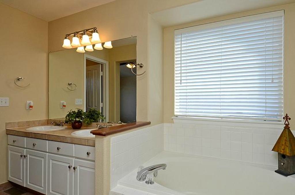 Master Bath 2.jpg