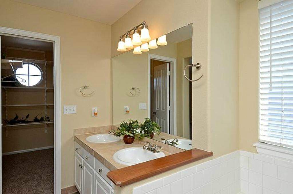 Master Bath.jpg