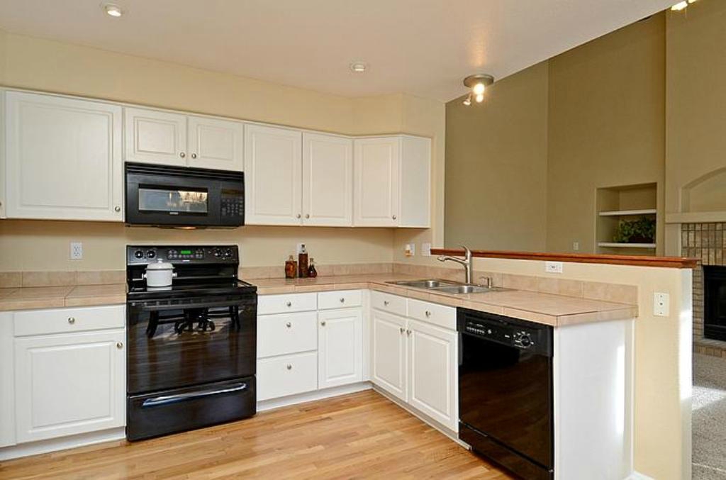 Kitchen 2.jpg