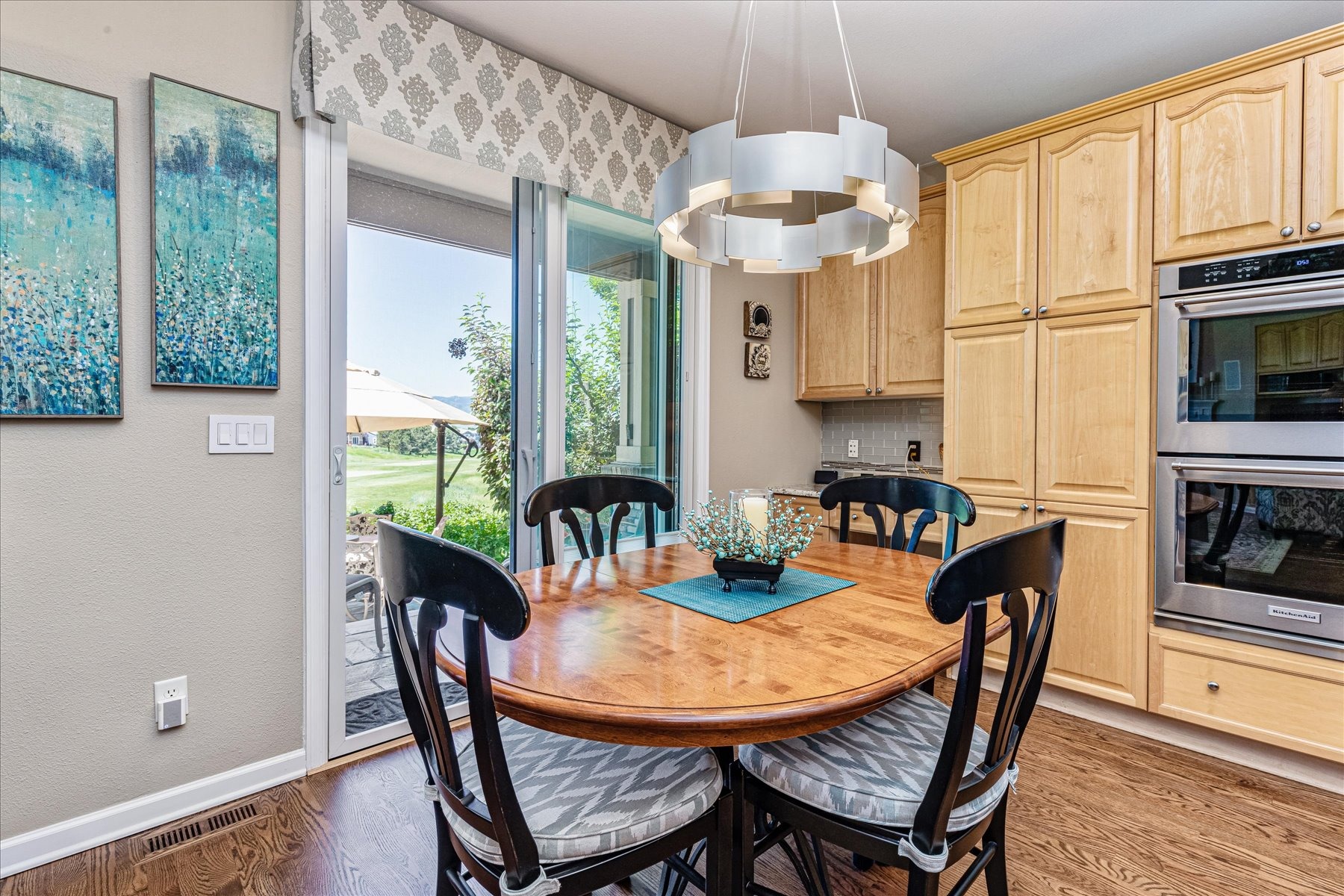 Great Space for Daily Family Dining in Kitchen