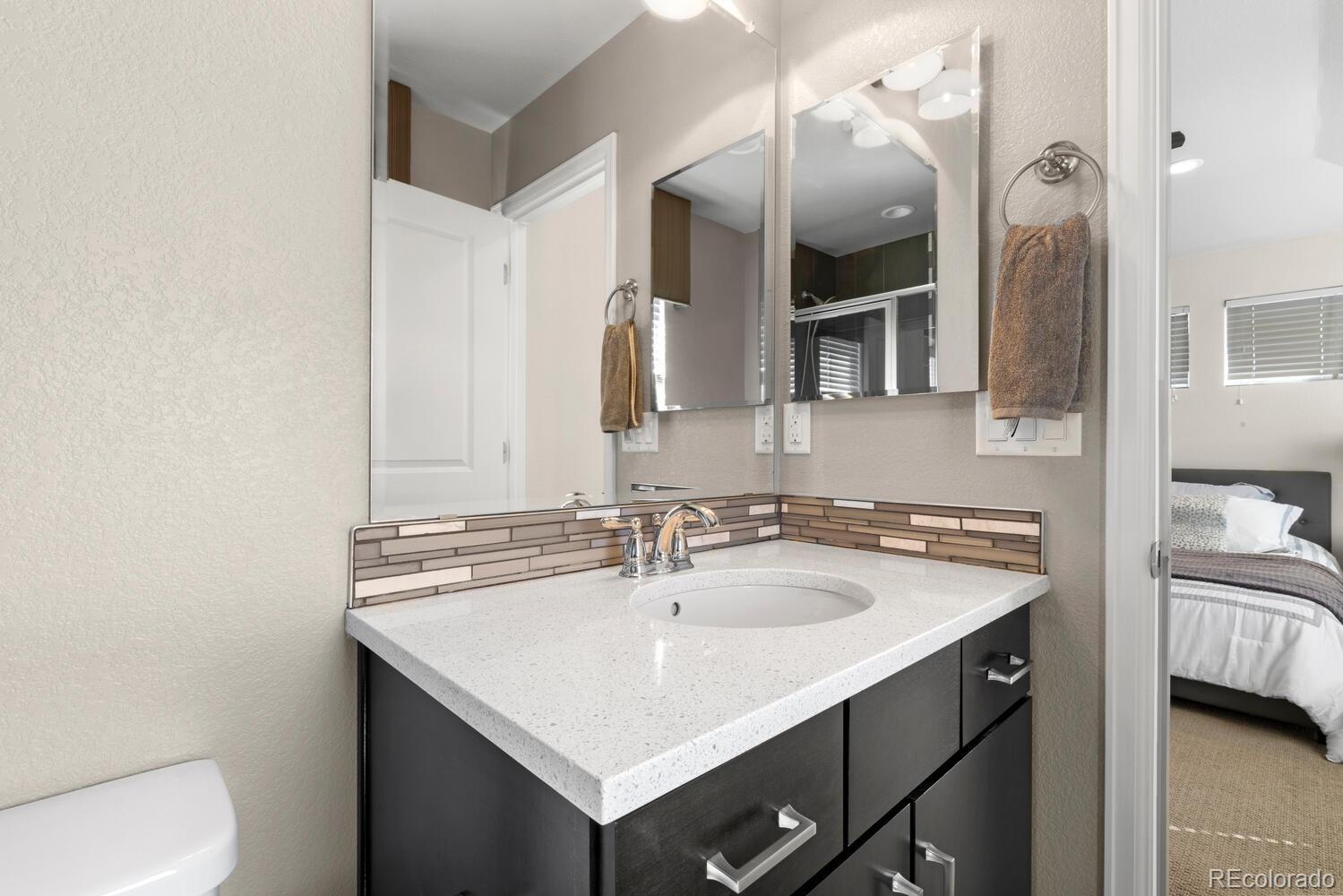 Primary bath with model home finishes.