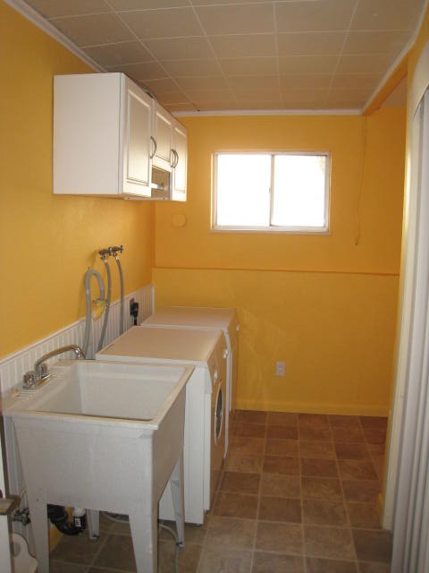Spacious laundry room.