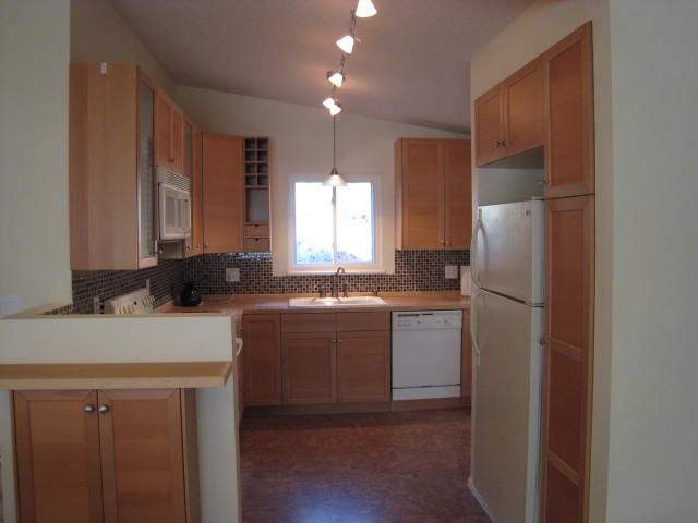 Fully updated kitchen.