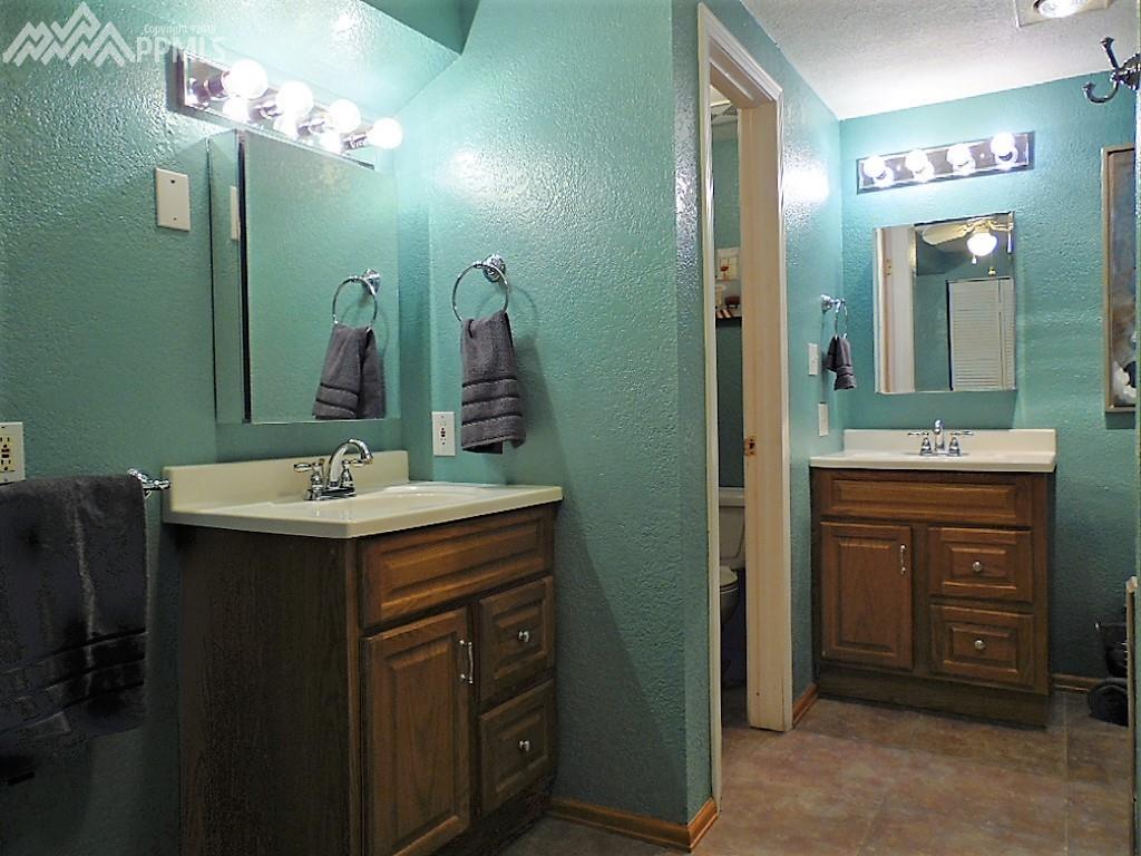 Double Vanites In 5 Pc Bath