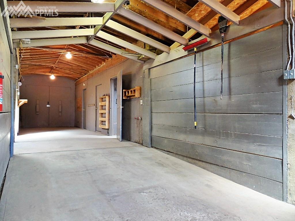 Breezway to Tack Room, Office and Indoor Arena