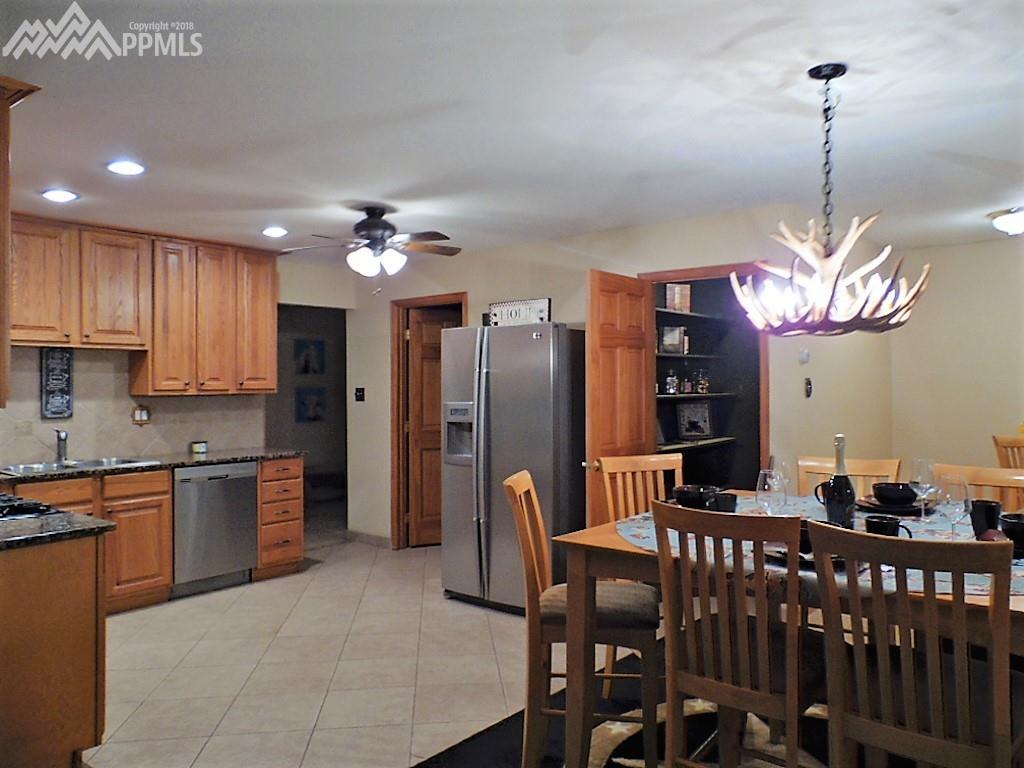 Eat In Updated Country Kitchen