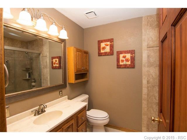 Main level bath