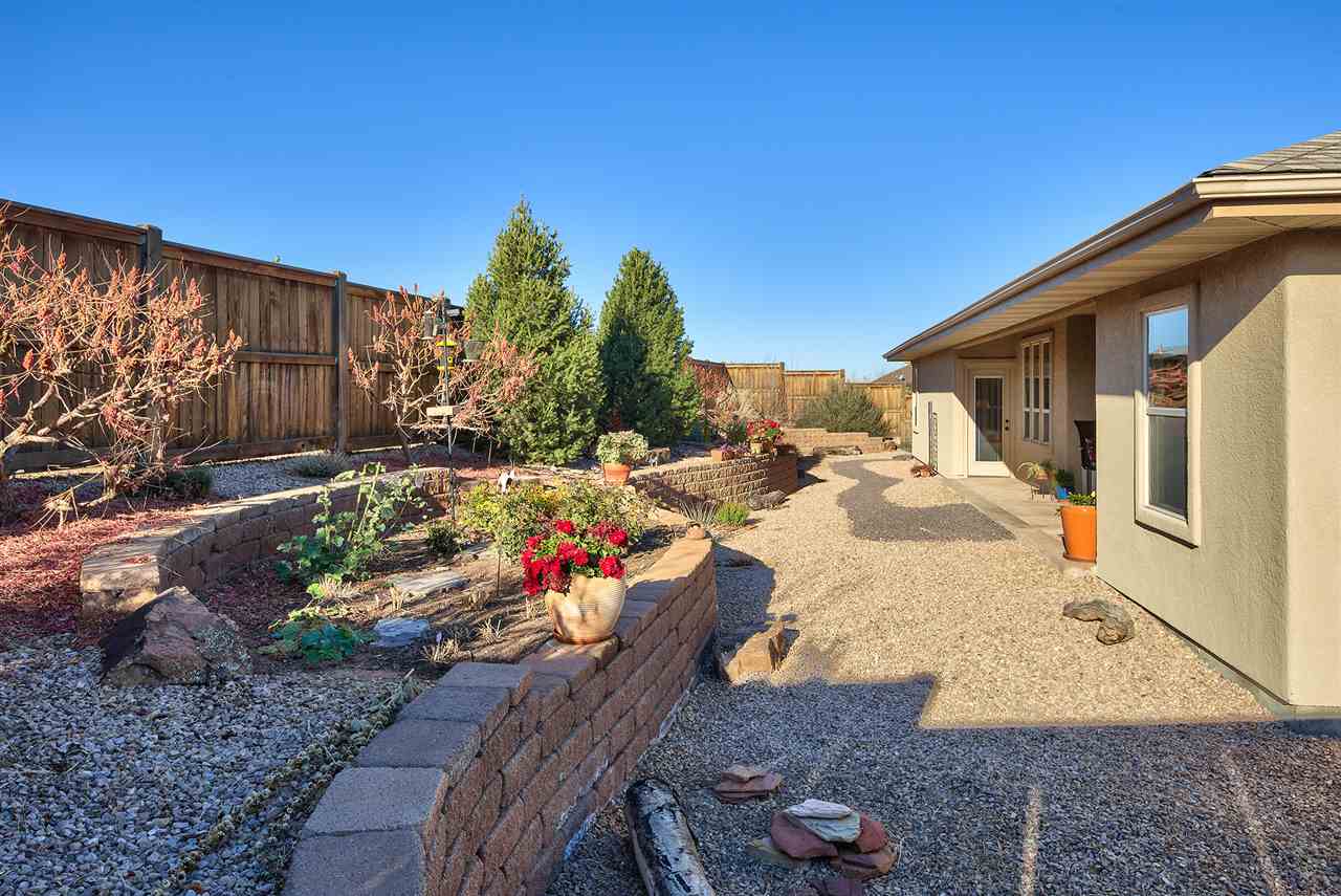 This Spyglass Ridge home has been professionally landscaped - and it shows!