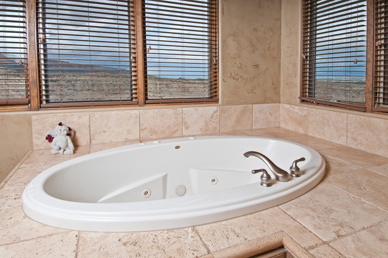 Master bath tub