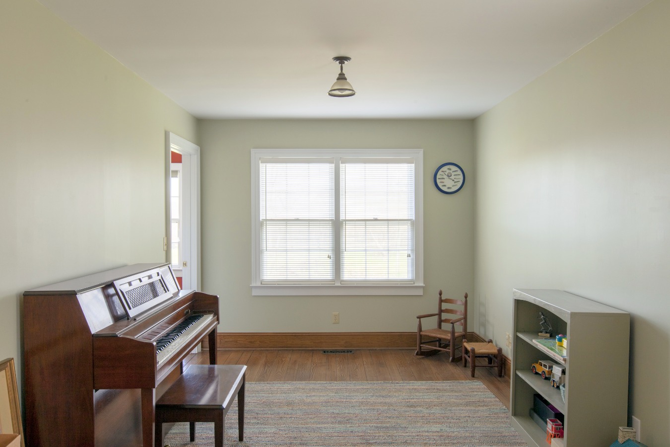 Side room for a guest bed, office or playroom