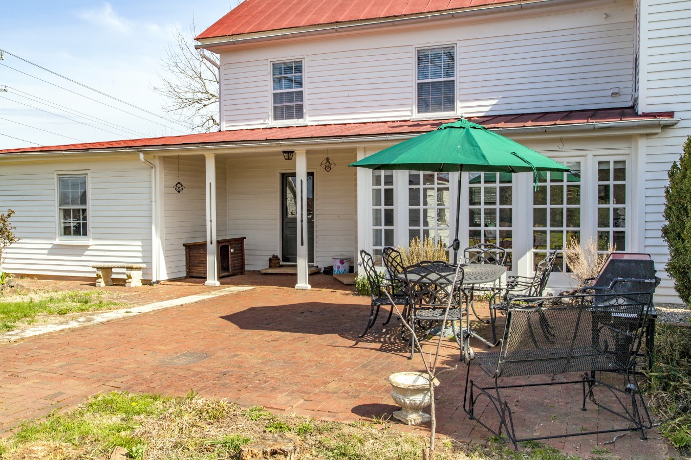 Side brick Patio for outdoor entertaining