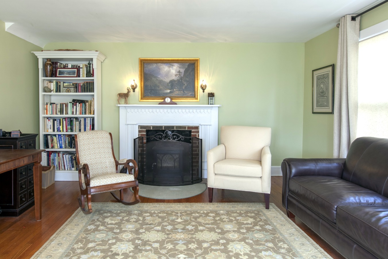 Livingroom - Wood stove conveys