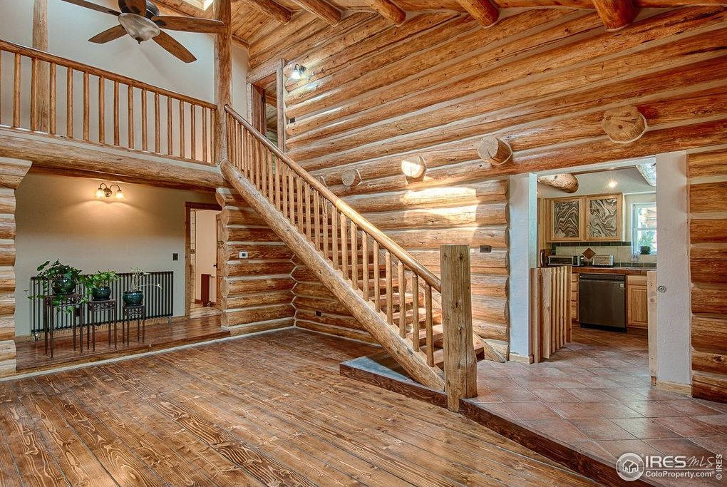 Custom log staircase