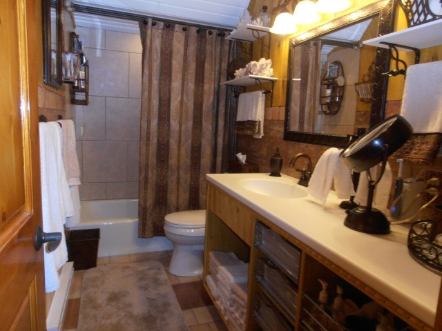 Tiled Full Bath