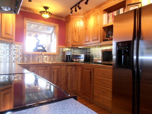 Custom Backsplash & Hardwood