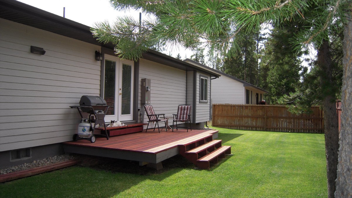 Relaxing Rear Yard and Deck