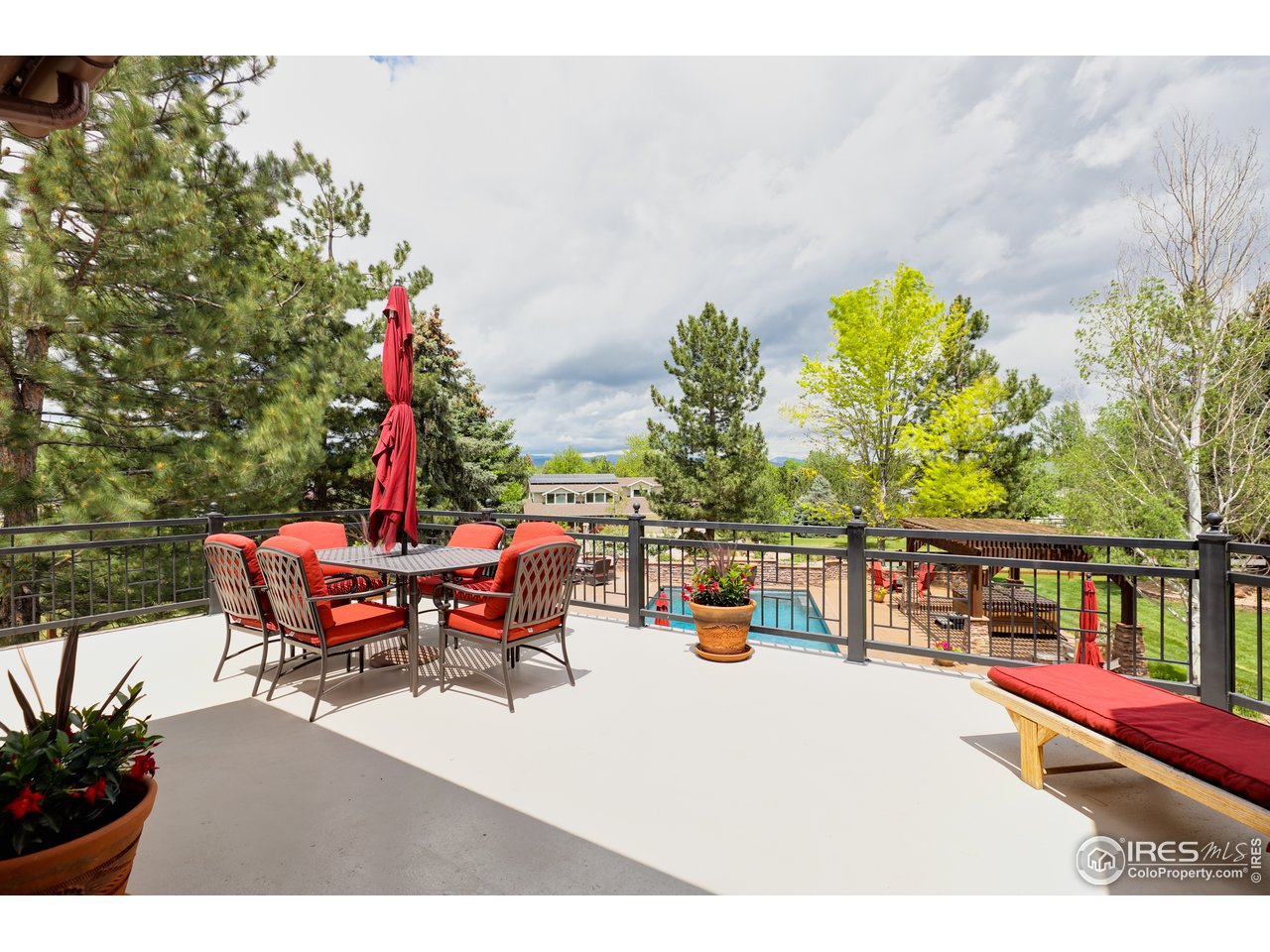 Upper deck with mountain views over the pool!