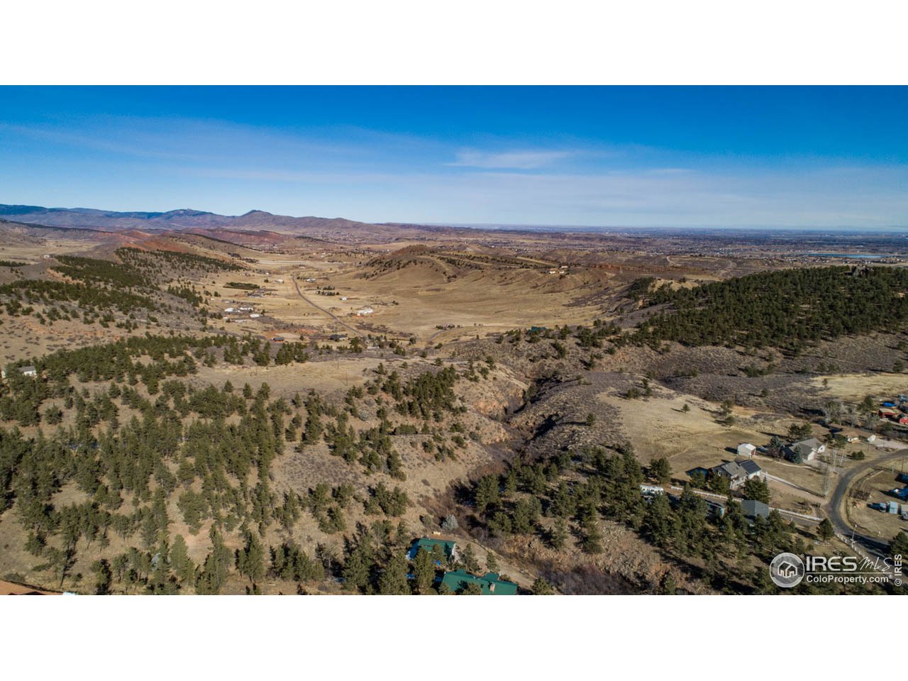 Surrounded by sweeping foothills & hogback views