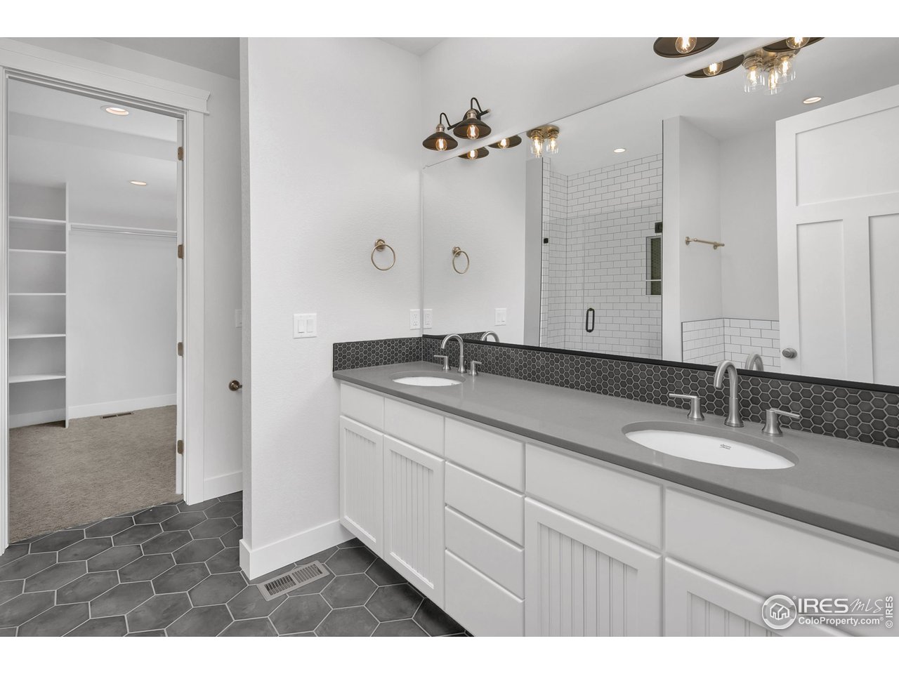 Double vanities make bathroom spaces so convenient