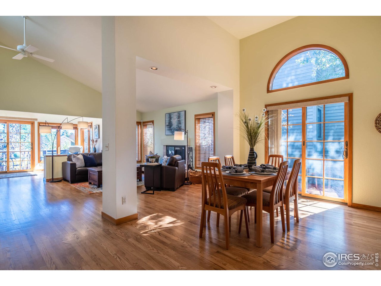 Sun-drenched main floor living w/ vaulted ceilings