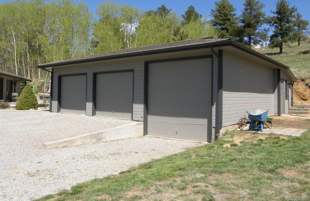Huge garage!