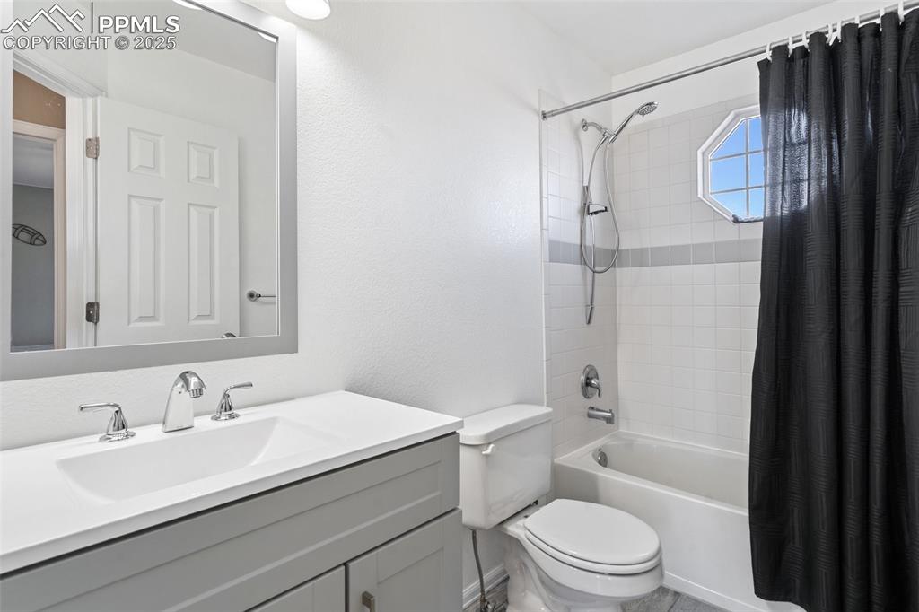 Upper level full bath