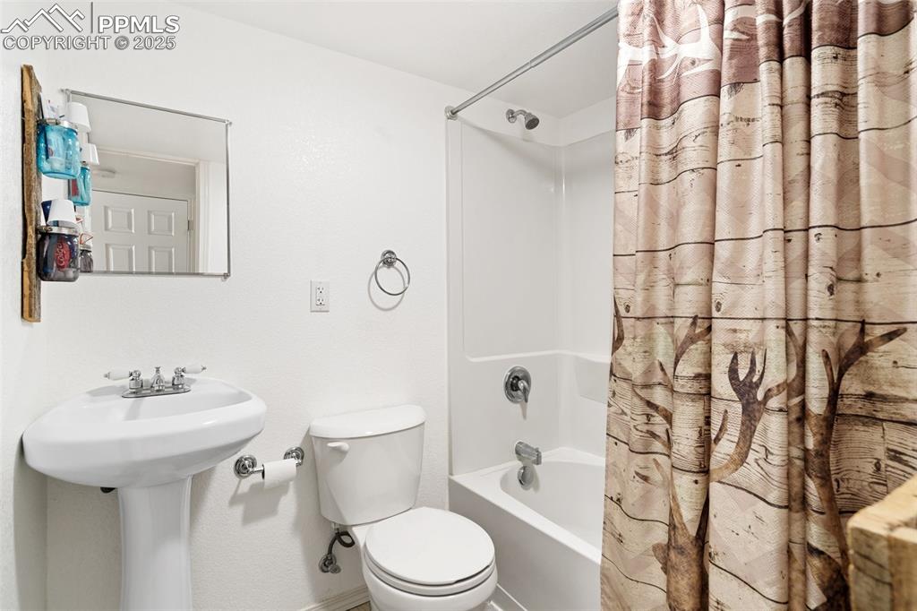 Basement full bathroom