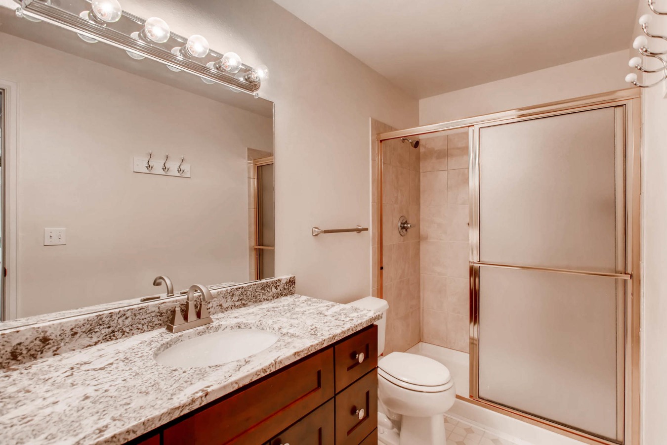 Bathroom W/New Cabinets & Granite
