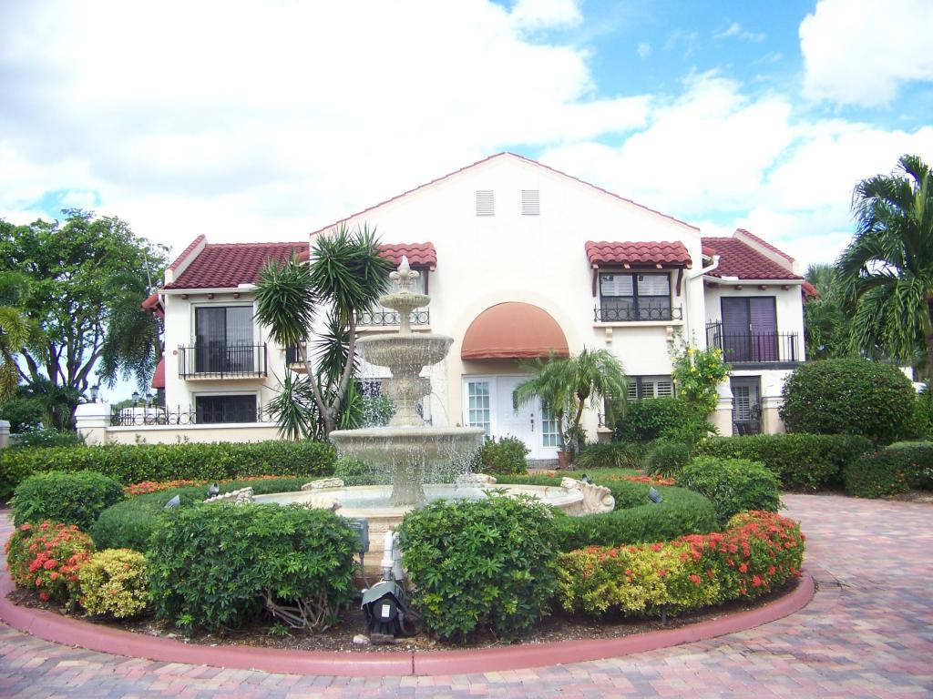 FRONT OF TOWNHOME