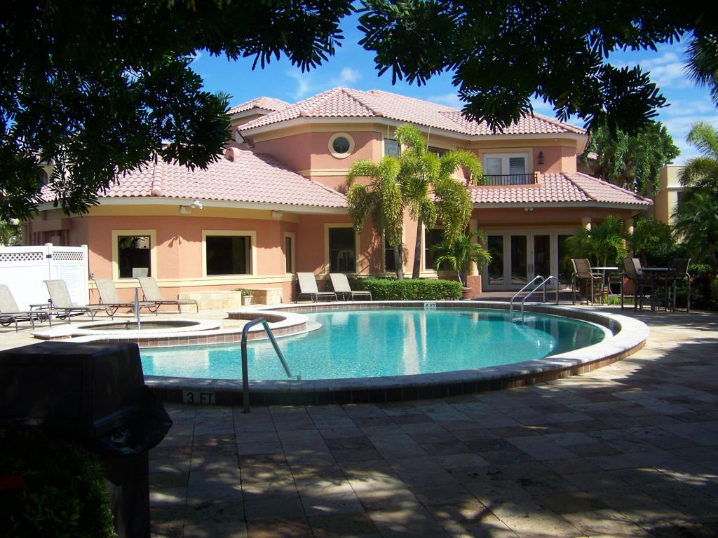 COMMUNITY POOL & HOT TUB