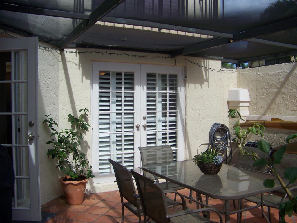 PRIVATE PATIO
