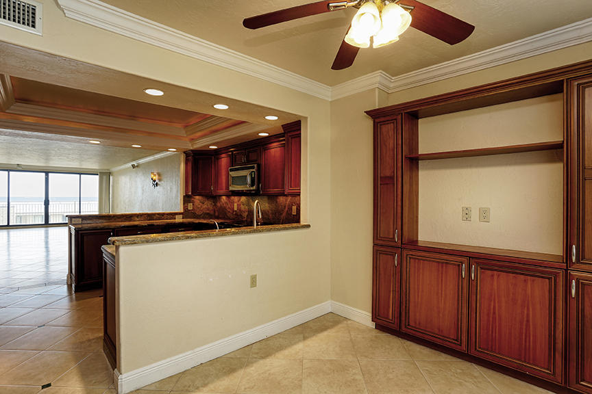 EAT IN KITCHEN/CUSTOM WALL UNIT