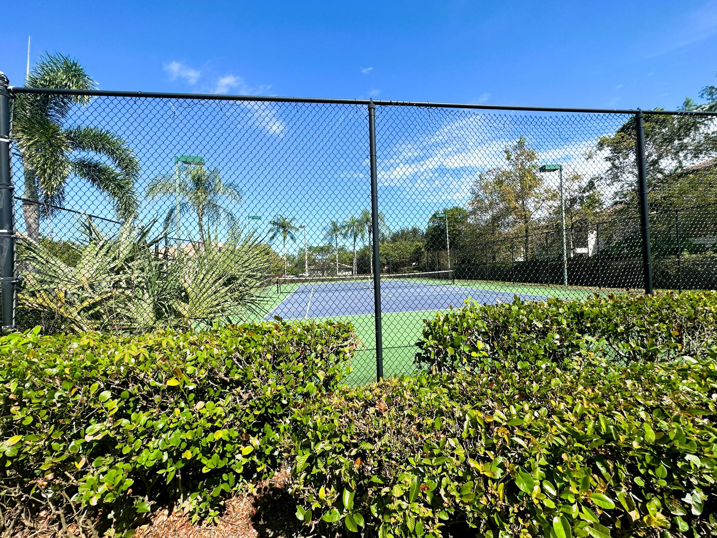 Evergreen Lakes - Tennis Court