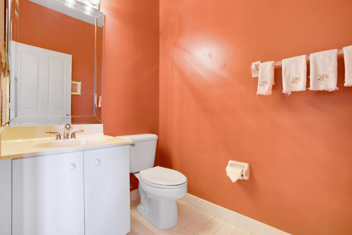 Guest 1/2 Bathroom
